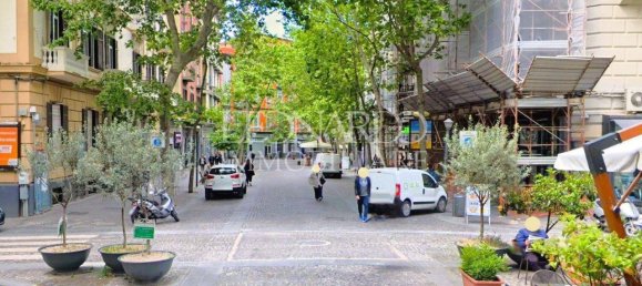 3 rooms Apartment in Naples, Italy No. 42024 12