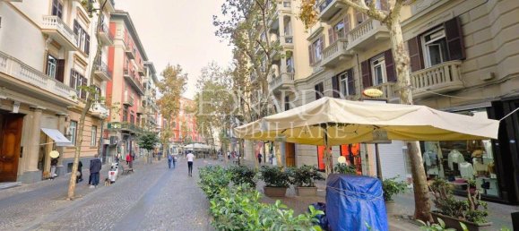 3 rooms Apartment in Naples, Italy No. 42024 5