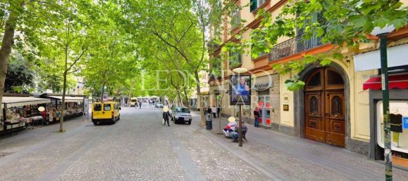 3 rooms Apartment in Naples, Italy No. 42024 3