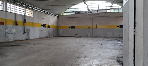 4 rooms Commercial property in Lucca, Italy No. 289328 4
