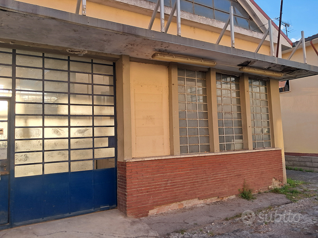 4 rooms Commercial property in Lucca, Italy No. 289328