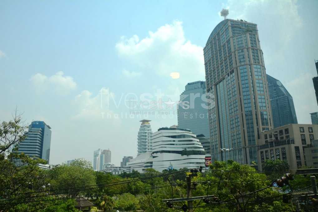 3 bedrooms Condo in Bangkok, Thailand No. 7517