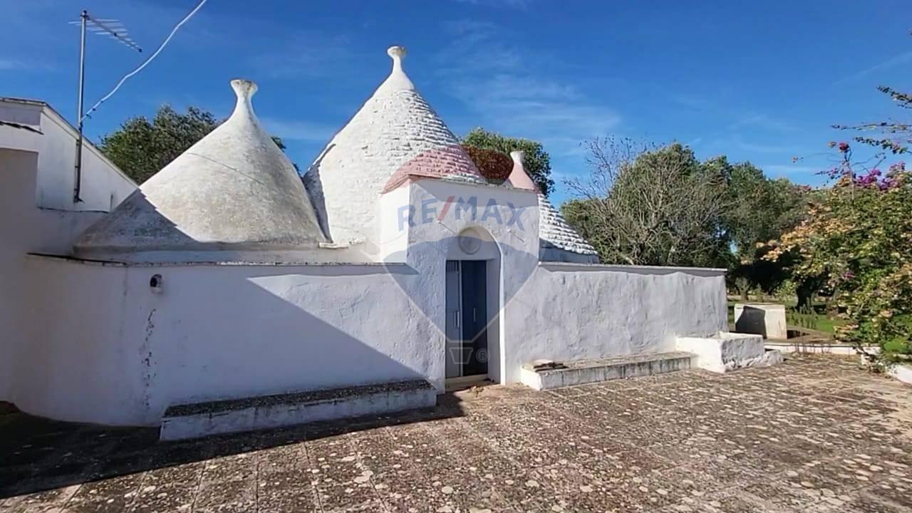 5 rooms House in Ceglie Messapica, Italy No. 36100