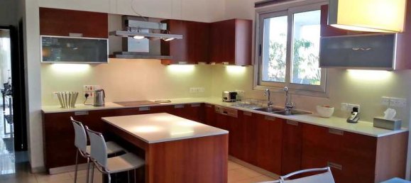 5 bedrooms Commercial property in Latsia, Cyprus No. 20981 3