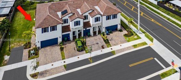 3 dormitorios dúplex en venta en Miami, Miami-Dade, Florida, USA № 615075 8