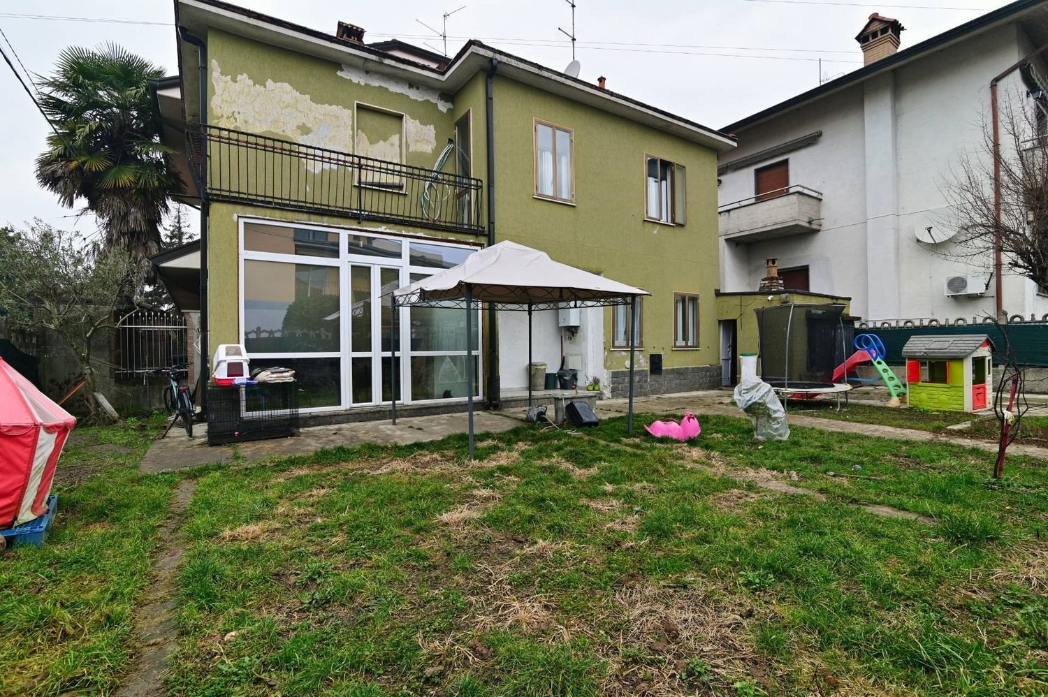 Villa de 3 habitaciónes en Solaro, Italy No. 124628