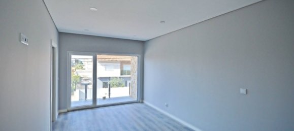 4 bedrooms House in Seixal, Portugal No. 129992 3