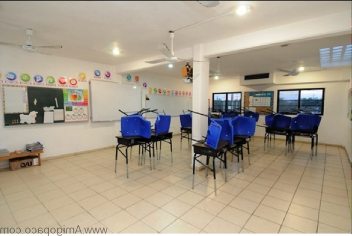 2520m² Building in Mexico No. 202341