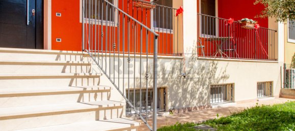 Дом с 3 спальнями в Куинто Вичентино, Италия № 372627 42