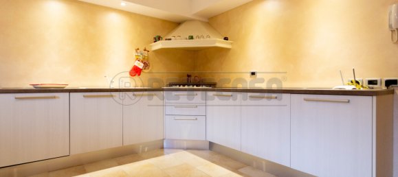 Дом с 3 спальнями в Куинто Вичентино, Италия № 372627 35