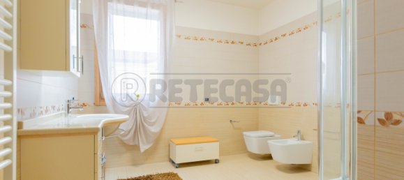 Дом с 3 спальнями в Куинто Вичентино, Италия № 372627 31