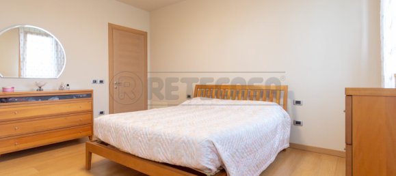 Дом с 3 спальнями в Куинто Вичентино, Италия № 372627 21