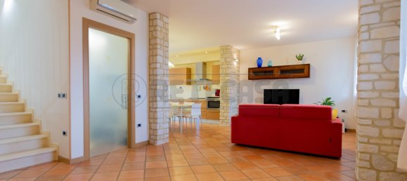 Дом с 3 спальнями в Куинто Вичентино, Италия № 372627 3