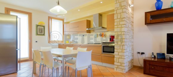 Дом с 3 спальнями в Куинто Вичентино, Италия № 372627 8