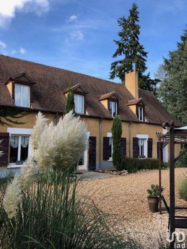 5 bedrooms House in Briare, France No. 7943