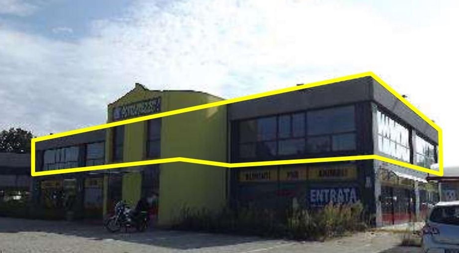 Gebäude in Borgo Ticino, Italy 550m², Nr. 157053