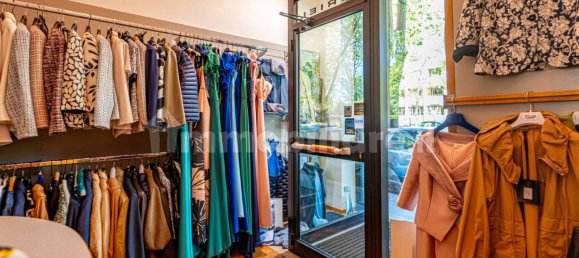 1 room Commercial property in Turin, Italy No. 170355 2