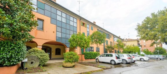 5 bedrooms Apartment in Modena, Italy No. 372359 3