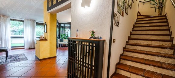 5 bedrooms Apartment in Modena, Italy No. 372359 7