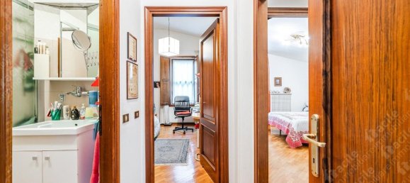 5 bedrooms Apartment in Modena, Italy No. 372359 19