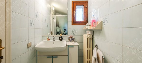 5 bedrooms Apartment in Modena, Italy No. 372359 44