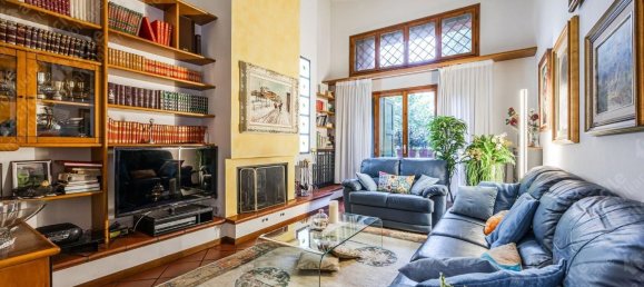 5 bedrooms Apartment in Modena, Italy No. 372359 16