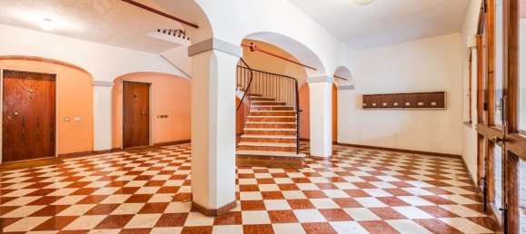 5 bedrooms Apartment in Modena, Italy No. 372359 5
