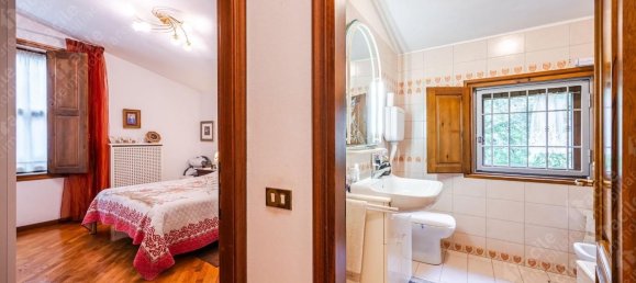 5 bedrooms Apartment in Modena, Italy No. 372359 23