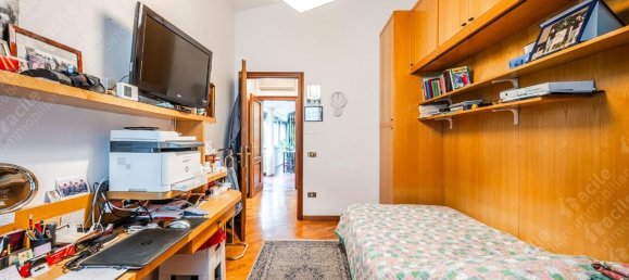 5 bedrooms Apartment in Modena, Italy No. 372359 22