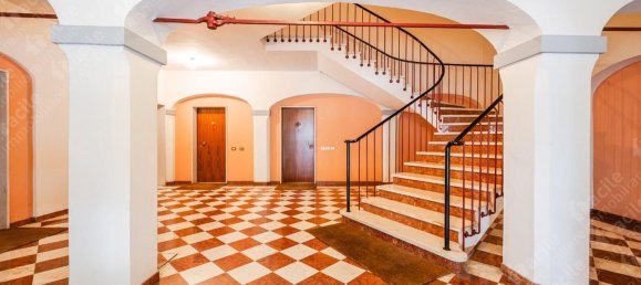 5 bedrooms Apartment in Modena, Italy No. 372359 4