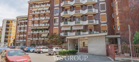 3 rooms Apartment in Monza, Italy No. 269552 2