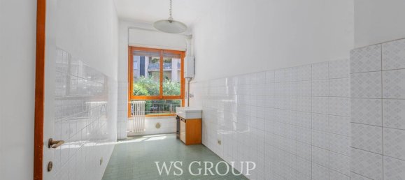 3 rooms Apartment in Monza, Italy No. 269552 10