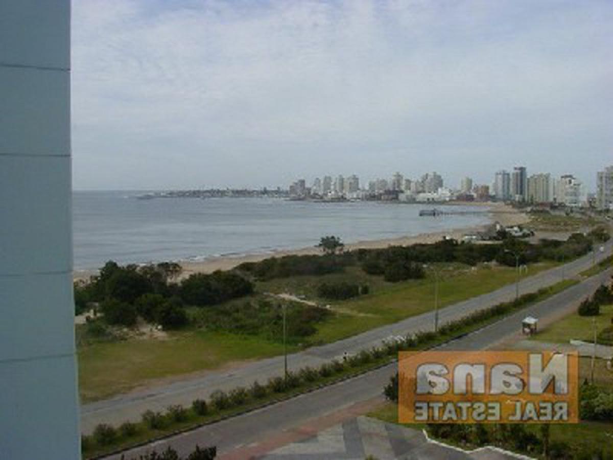 Apartamento de 2 dormitorios en Maldonado, Uruguay No. 12007