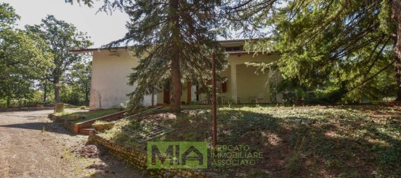 4 bedrooms Villa in Force, Italy No. 298014 11