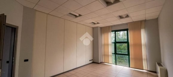Oficina en Concorezzo, Italy 275 m² No. 80092 13
