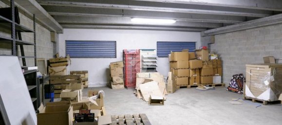 Oficina en Concorezzo, Italy 275 m² No. 80092 19