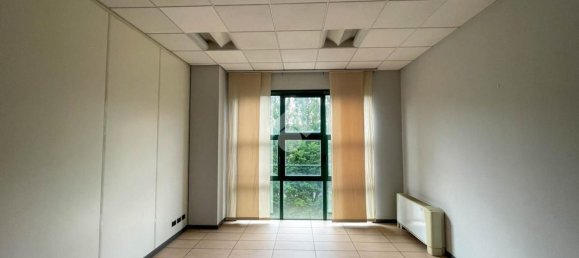 Oficina en Concorezzo, Italy 275 m² No. 80092 12
