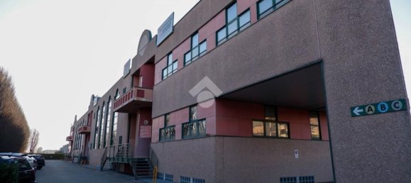 Oficina en Concorezzo, Italy 275 m² No. 80092 22