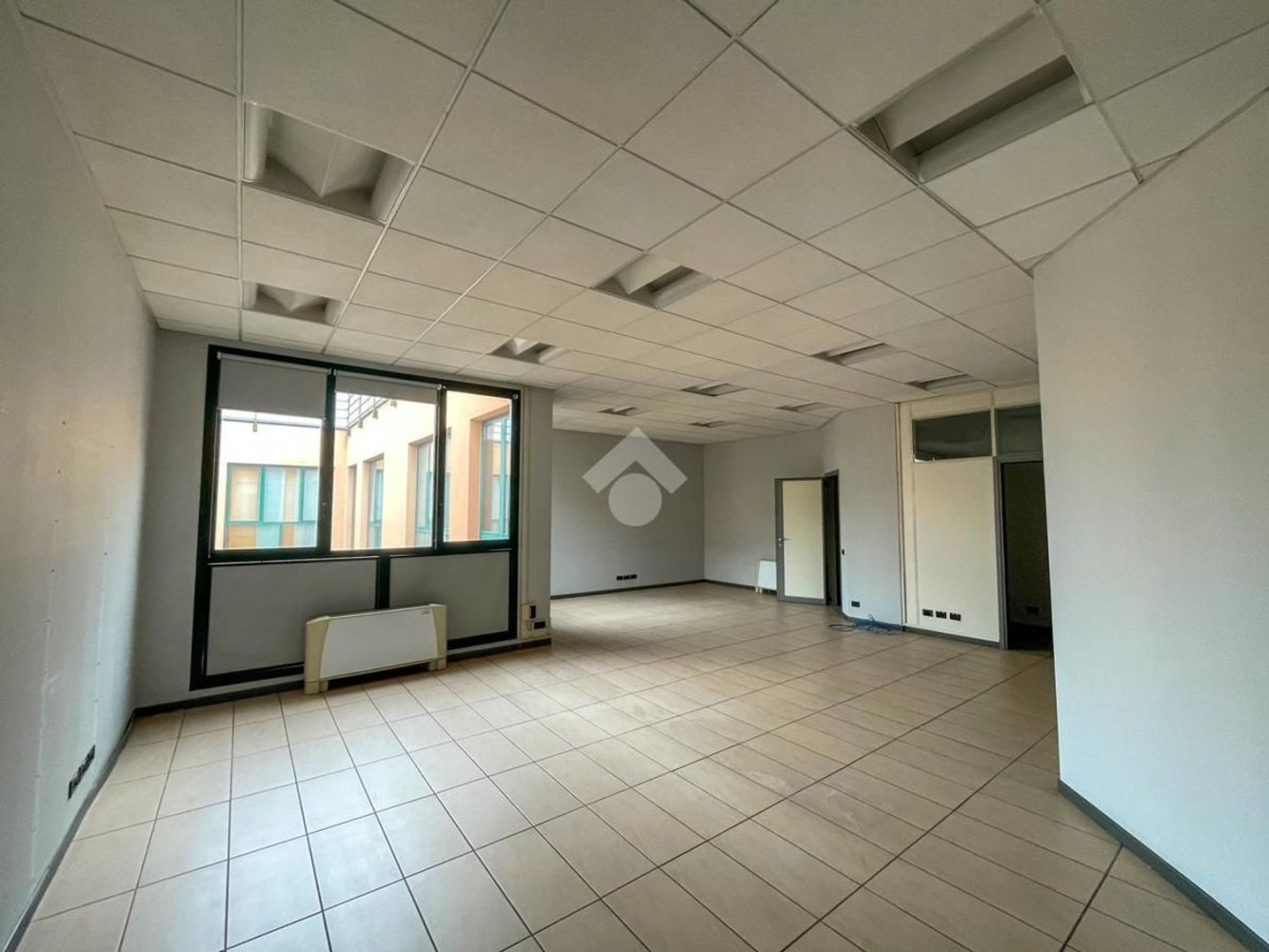 Oficina en Concorezzo, Italy 275 m² No. 80092
