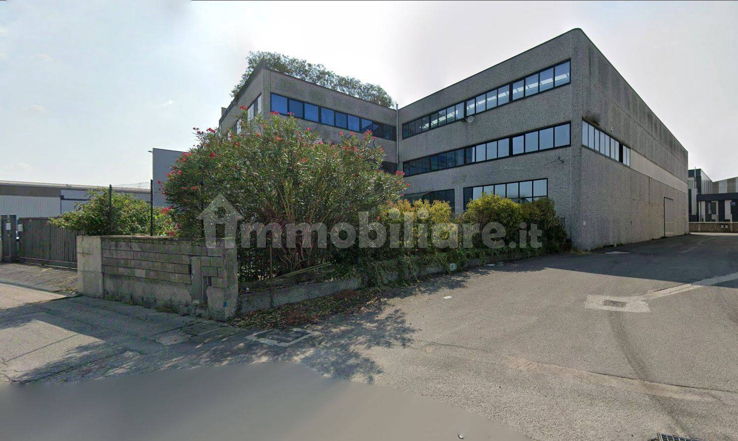 450m² Warehouse in Calcinato, Italy No. 359599