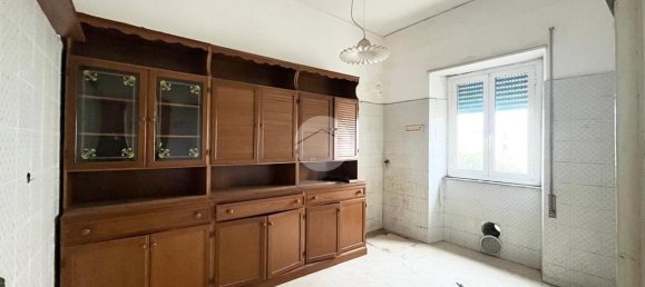 6 rooms Apartment in Viterbo, Italy No. 237760 12