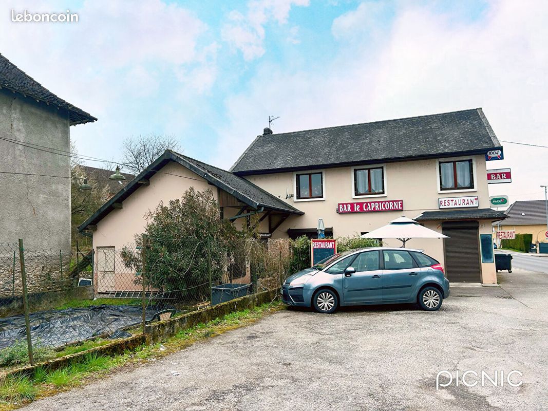 3 bedrooms House in Le Pont-de-Beauvoisin, France No. 270211