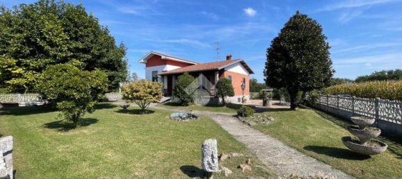4 bedrooms Villa in Saluggia, Italy No. 360040 2