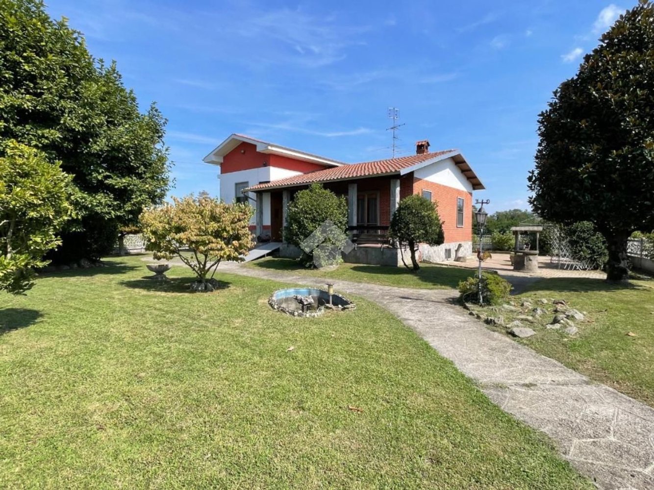 4 bedrooms Villa in Saluggia, Italy No. 360040