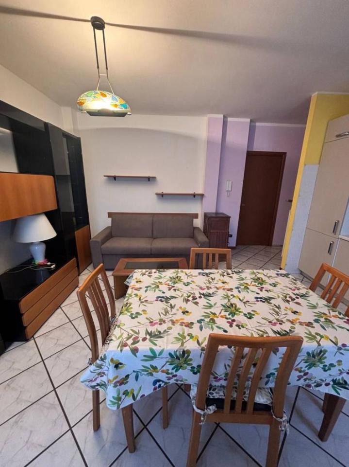 Apartamento de 2 habitaciónes en Casalmaiocco, Italy No. 32478