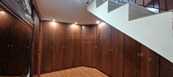 Дом с 5 спальнями в Агиос Афанасиос, Кипр № 7626 15