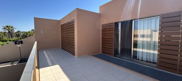 Casa de 4 dormitorios en Guia, Portugal No. 25665 2