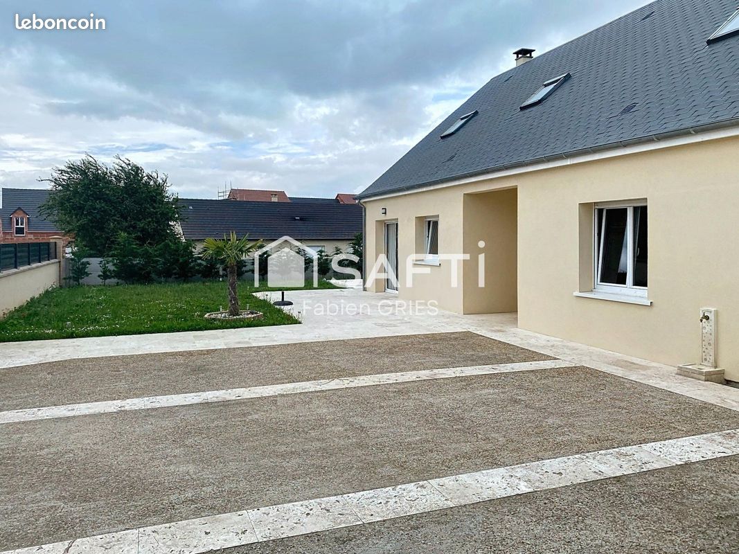 Casa de 5 dormitorios en Bonneval, France No. 273342