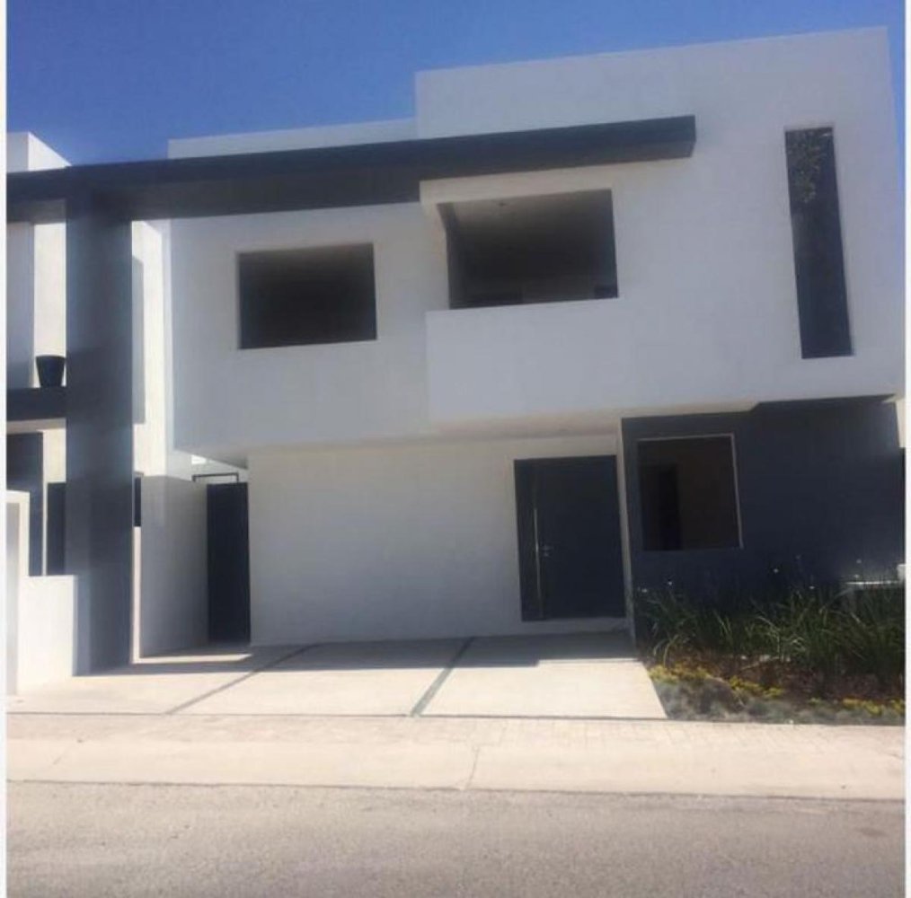 Casa de 4 dormitorios en Querétaro, Mexico No. 161911