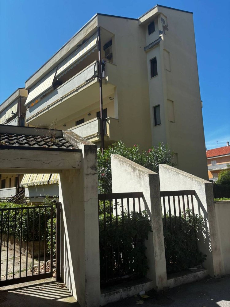 4 bedrooms Apartment in Francavilla al Mare, Italy No. 333437